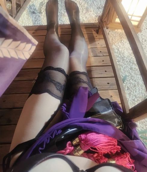 一边亲着一面膜下奶